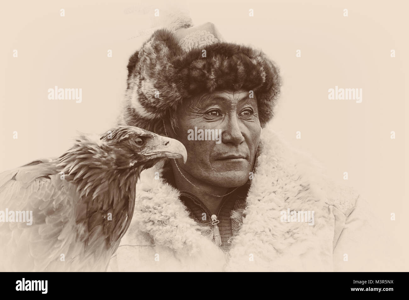 Golden Eagle festival aquile e cacciatori cacciatrice seppia collezione serie b&w ritratti Ulgii kazako costumi tradizionali Foto Stock