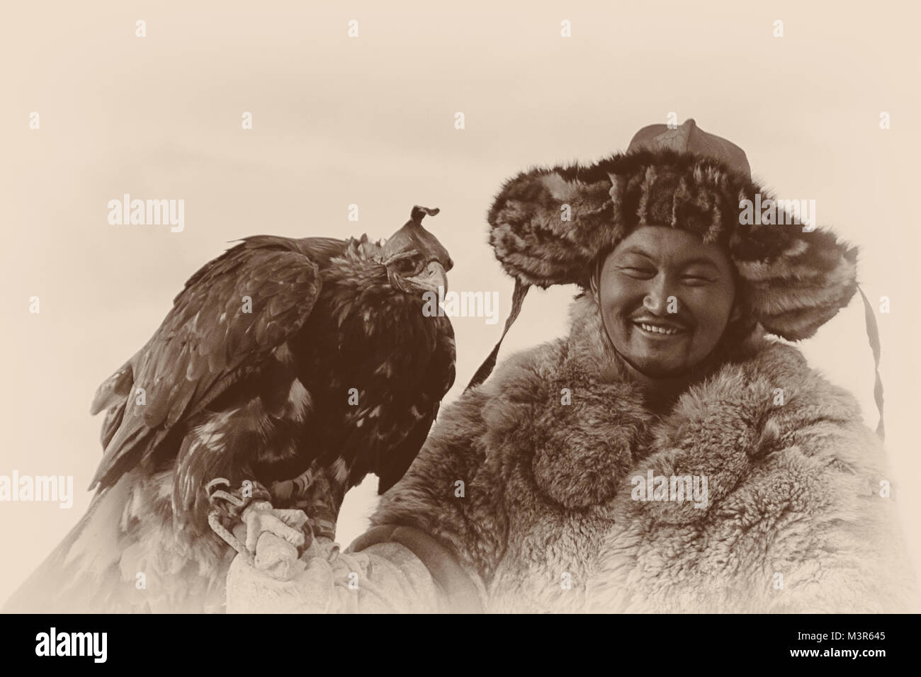 Golden Eagle festival aquile e cacciatori cacciatrice seppia collezione serie b&w ritratti Ulgii kazako costumi tradizionali Foto Stock