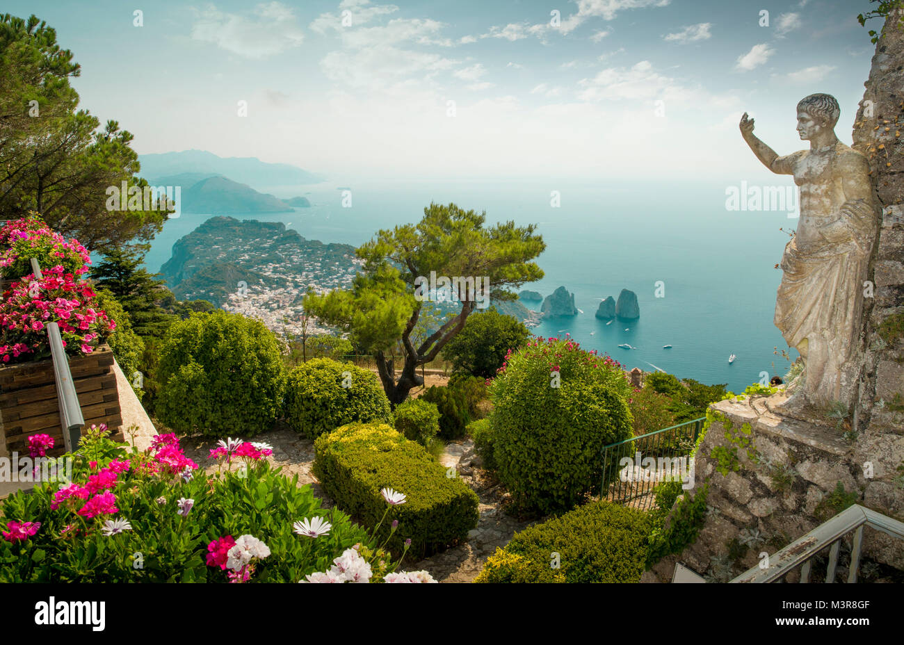 Panorama di Isola di Capri da Monte Solaro, Italia Foto Stock