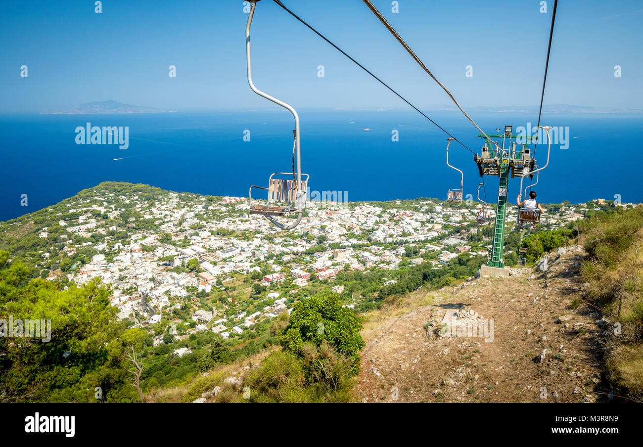 Seggiovia per il Monte Solaro dalla città di Anacapri, Isola di Capri, Italia Foto Stock