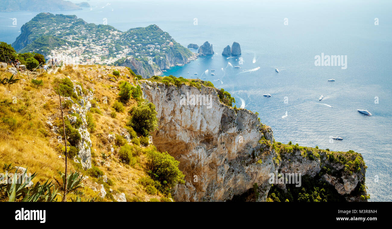 Panorama di Isola di Capri da Monte Solaro, Italia Foto Stock