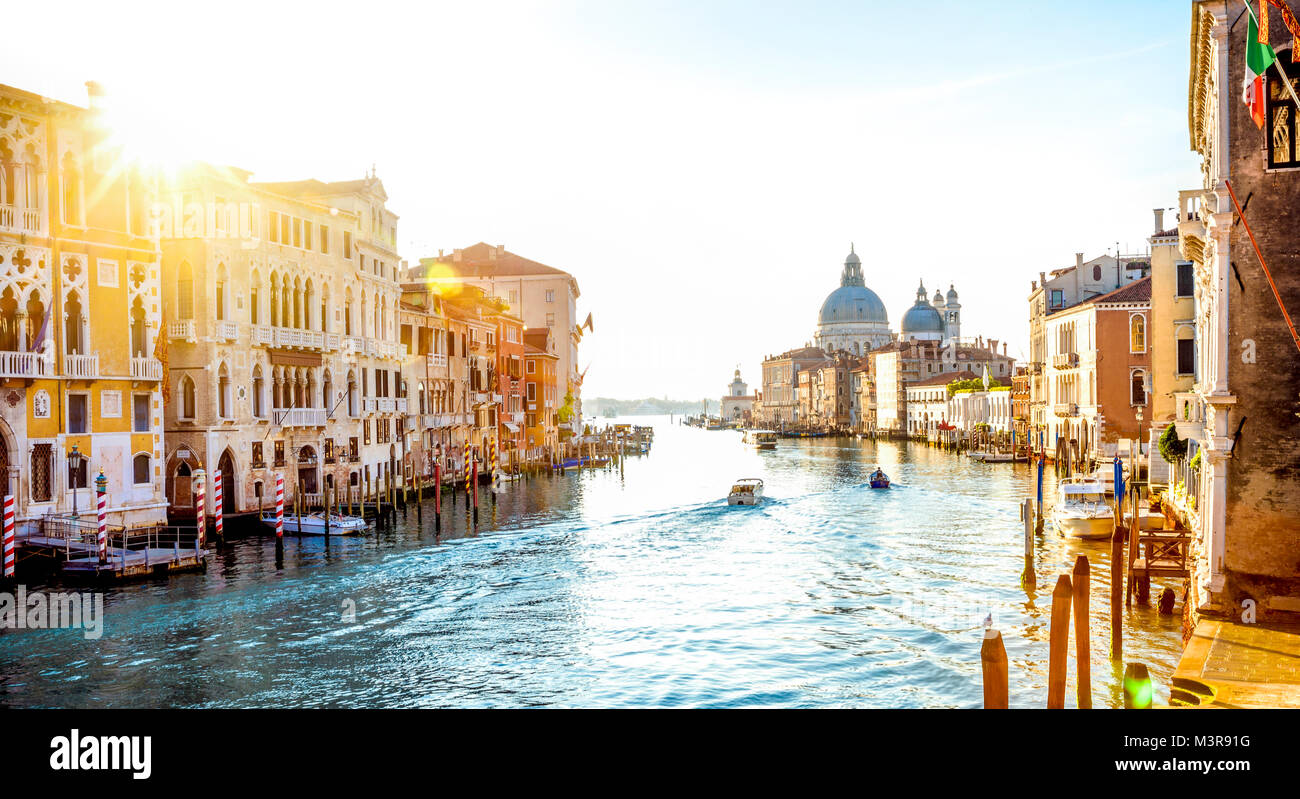 Vista dal ponte Accademia sul Canal Grande a Venezia, Italia Foto Stock