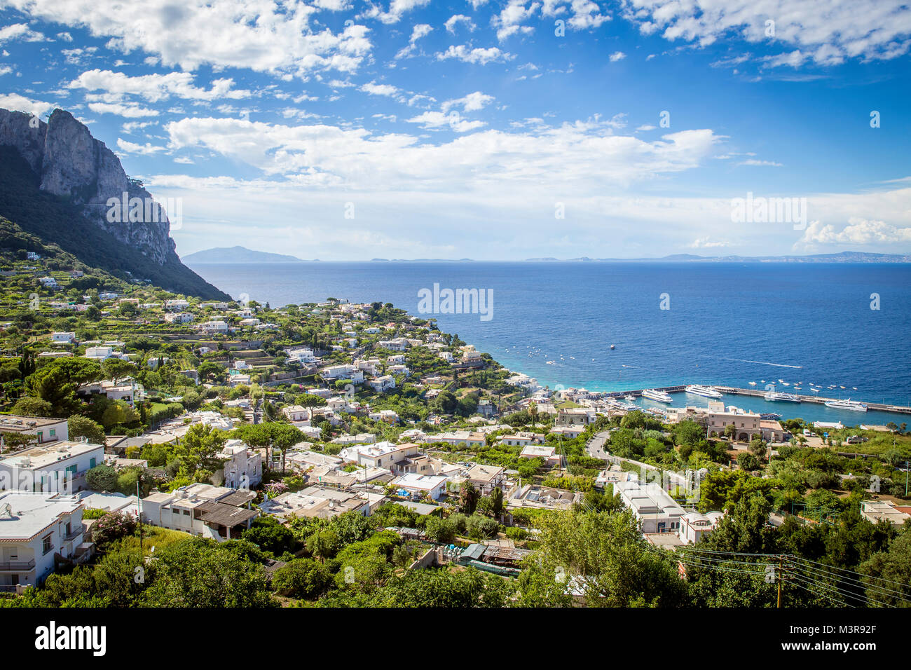 Vista panoramica sull'isola di Capri, Campania, Italia Foto Stock