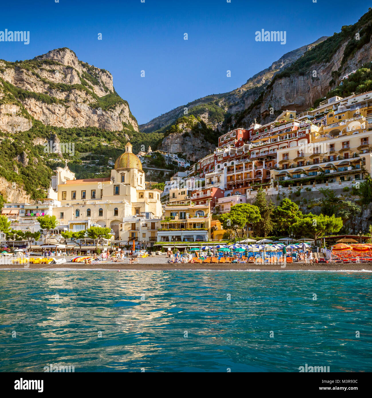 Panorama della città di Positano, Costiera Amalfitana, Italia Foto Stock