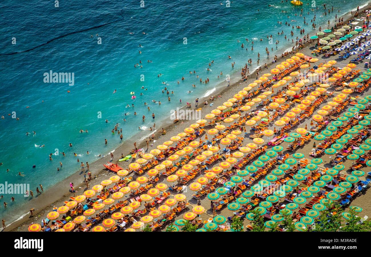 Antenna panorama della spiaggia di Positano, Italia Foto Stock