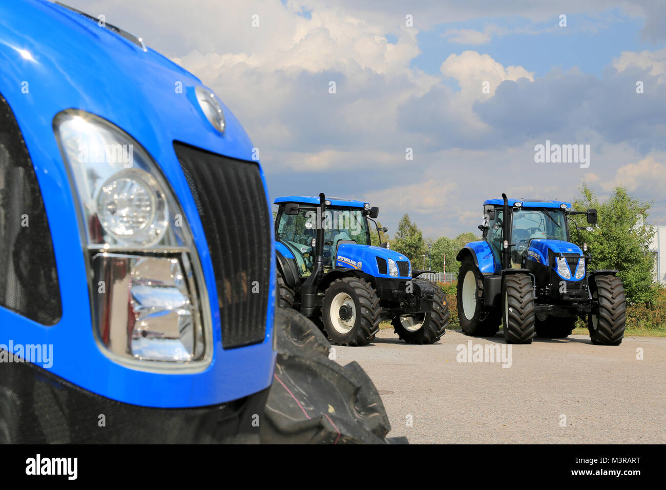 SALO, Finlandia - 9 agosto 2014: New Holland trattori agricoli sul display. New Holland dopo 1,6 milioni di trattori, celebra 50 anni di trattori Foto Stock