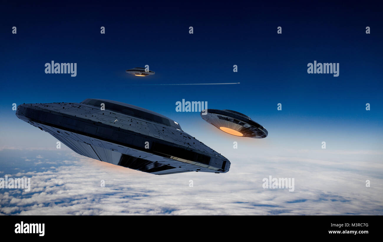 UFO, fantascienza Alien scena astronavi dallo spazio esterno, i visitatori extraterrestri in battenti piattini rispettando un piano (3d'illustrazione) Foto Stock