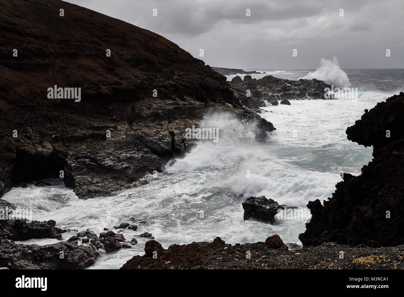Mare mosso a El Golfo, Lanzarote Foto Stock