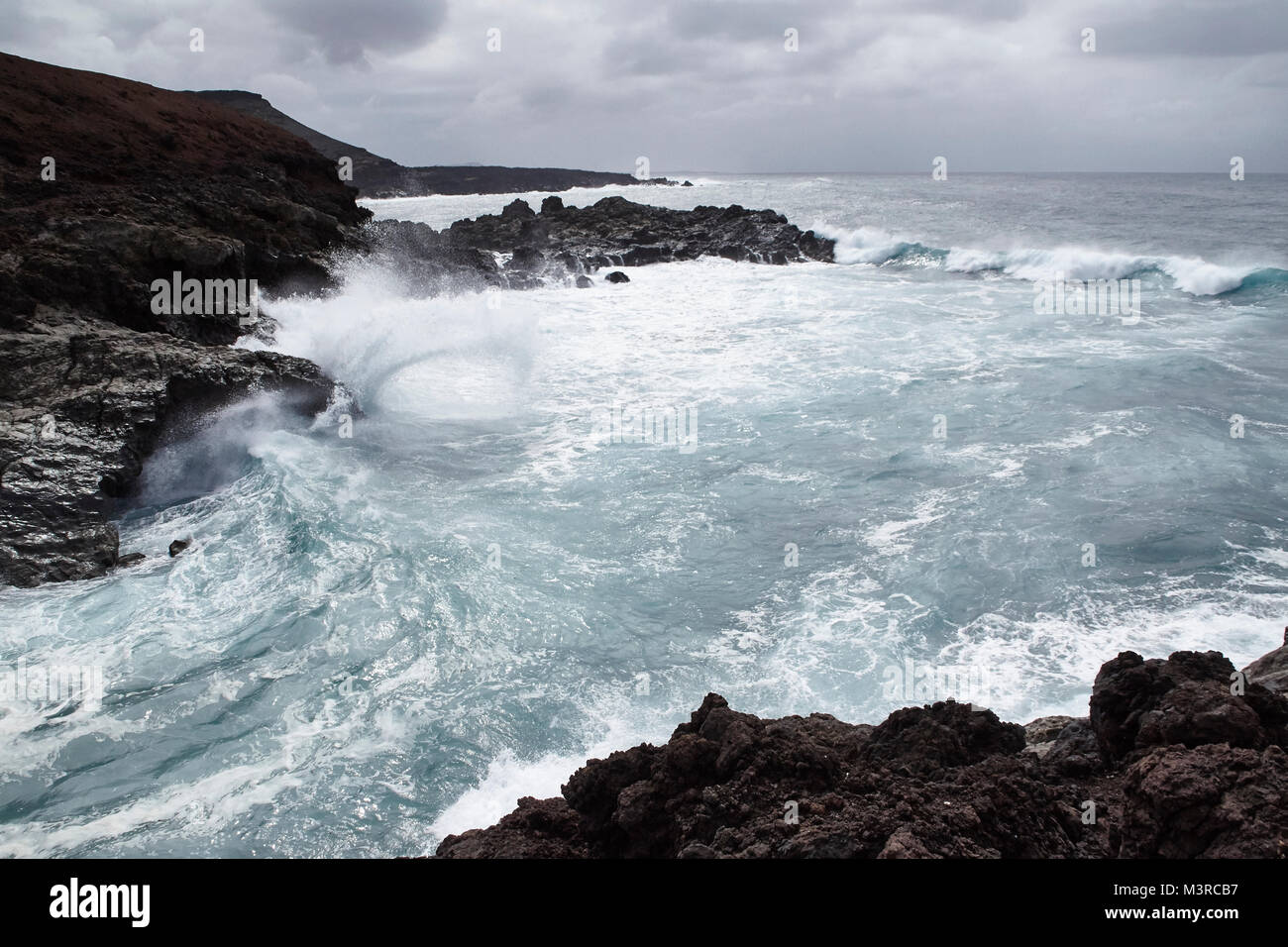 Mare mosso a El Golfo, Lanzarote Foto Stock