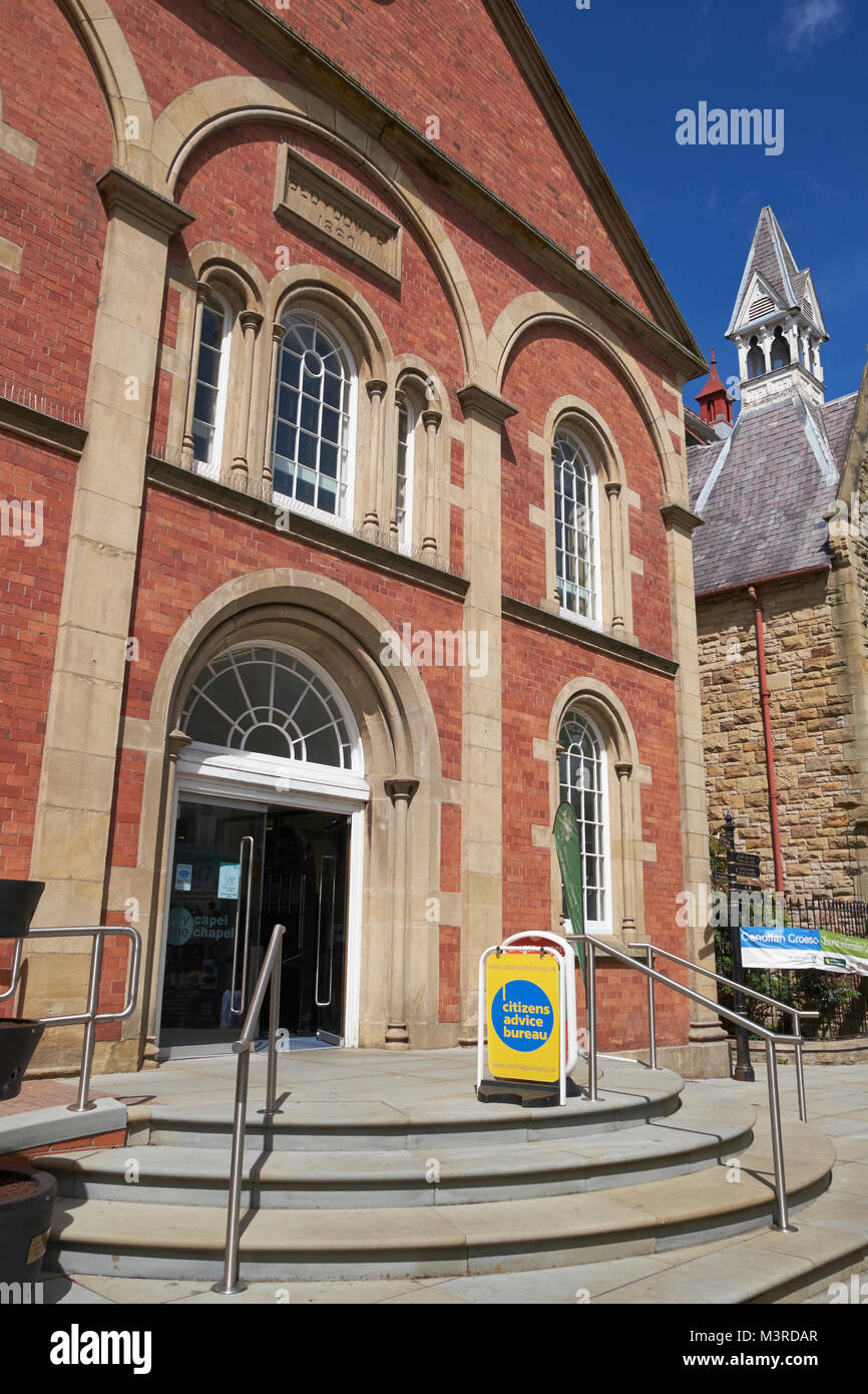 La libreria di Llangollen e One Stop Shop. La cappella, il castello di St, Llangollen, Denbighshire, Galles. Foto Stock