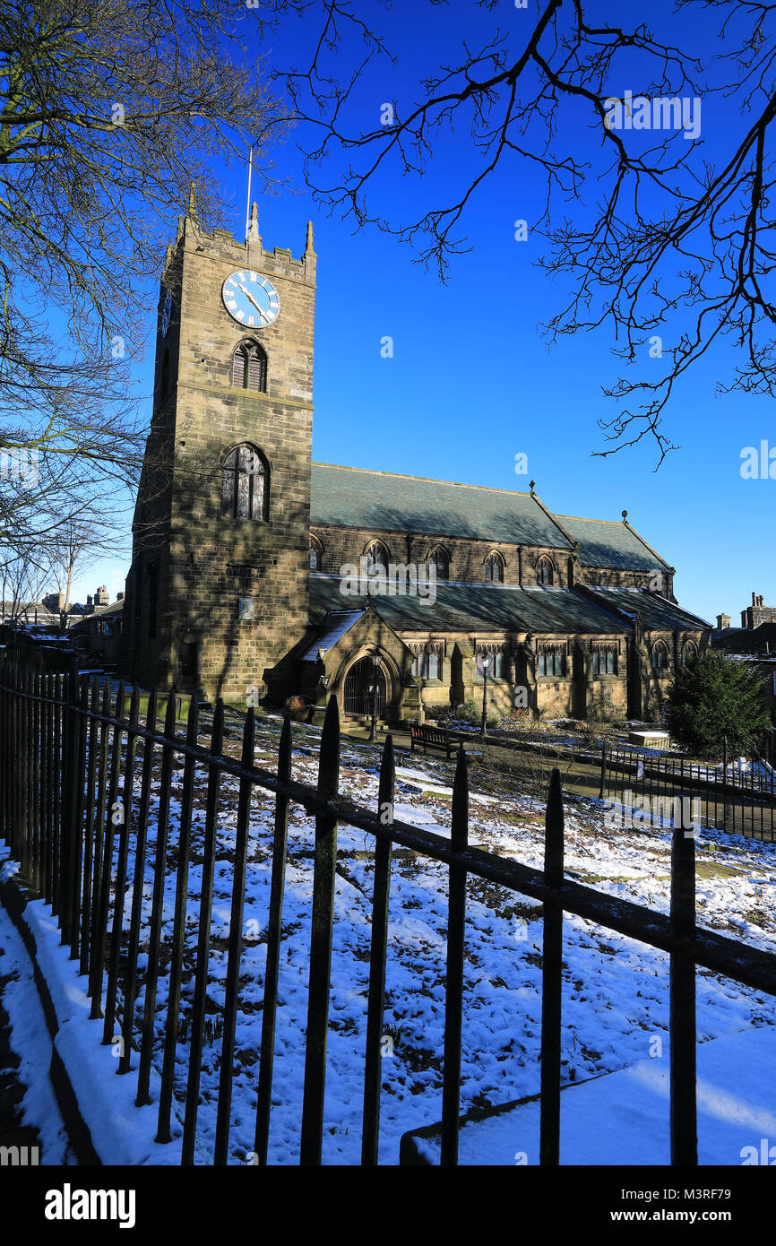 La Chiesa di San Michele e Tutti gli angeli in Haworth, West Yorkshire. Foto Stock