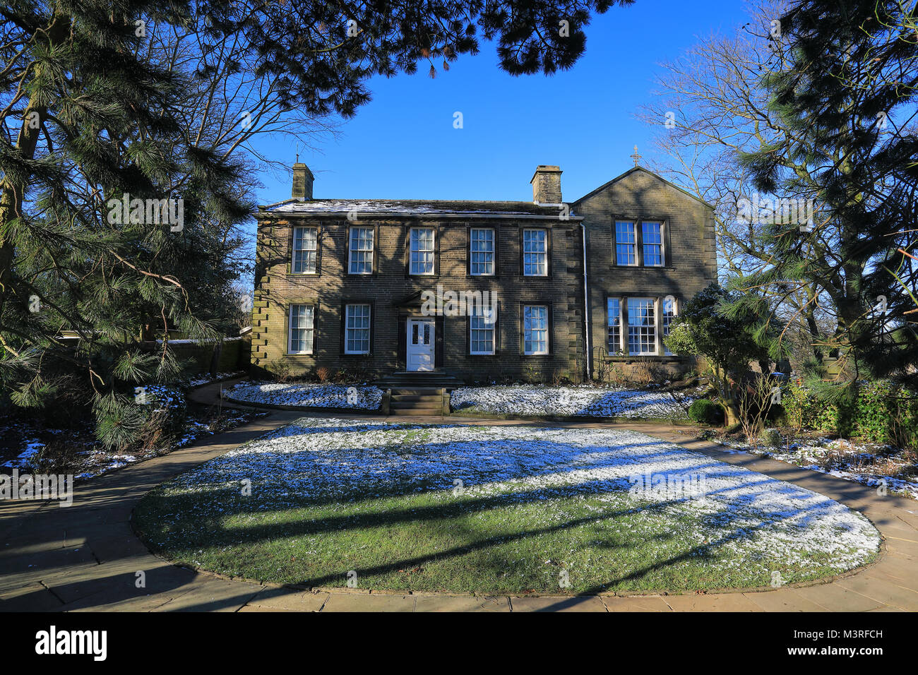 Brontë Parsonage Museum di Haworth, West Yorkshire, una volta a casa delle sorelle Brontë. Foto Stock