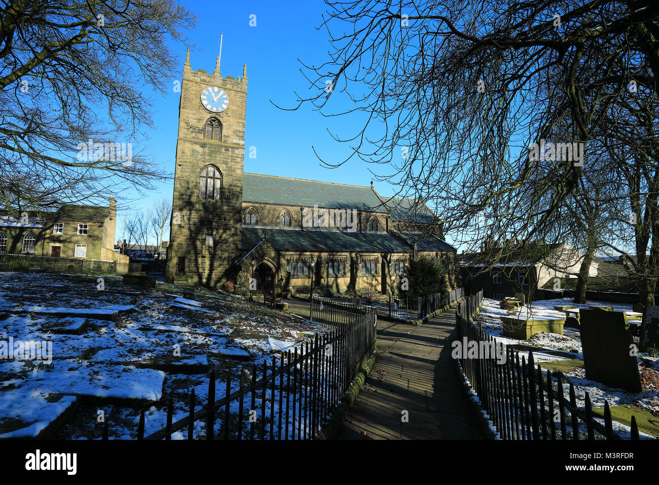 La Chiesa di San Michele e Tutti gli angeli in Haworth, West Yorkshire. Foto Stock