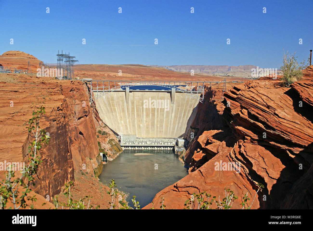 Glen Canyon Bridge & Dam, dal si affacciano nei pressi di pagina in Arizona. Foto Stock