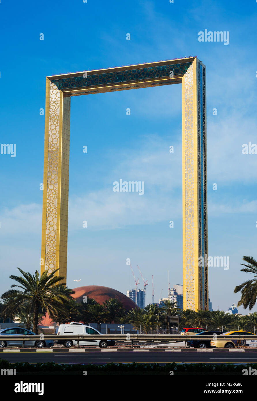 Dubai, Emirati Arabi Uniti, 11 Febbraio 2018: Dubai costruzione del telaio contro il cielo blu. Le misure del telaio alta 150 metri e 93 metri di larghezza e il suo n Foto Stock