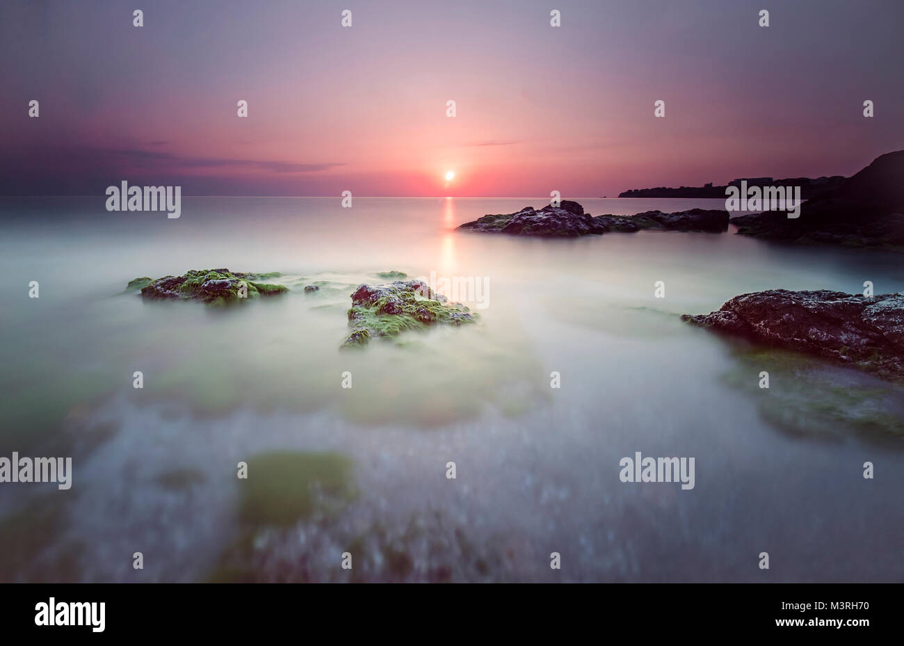Bellissima alba al litorale bulgaro, Sozopol Foto Stock