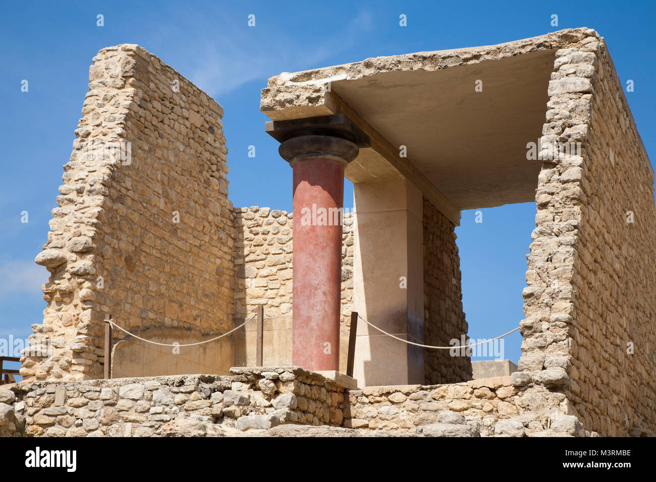 Ingresso sud, corridoio con un affresco denominato prezzo dei Gigli, il palazzo di Cnosso sito archeologico, Creta, Grecia, Europa Foto Stock