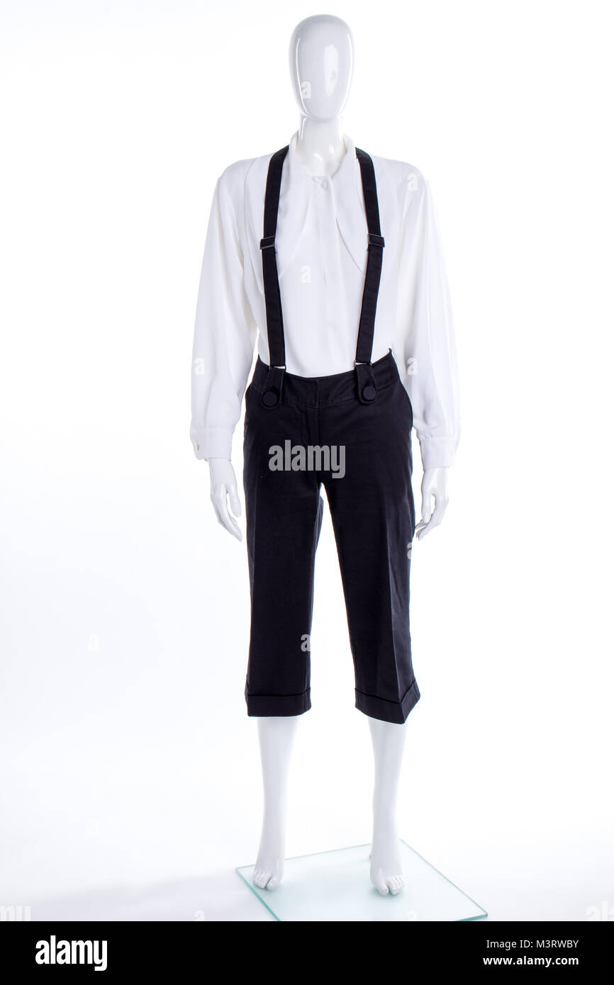 Una camicia bianca e pantaloni neri con bretelle Foto stock - Alamy