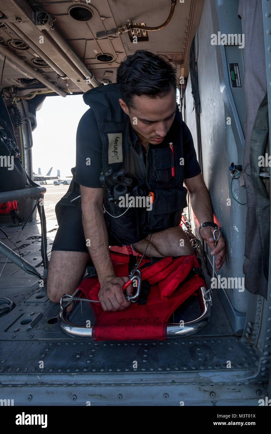 151026-N-GZ947-117 da USS John C. Stennis (CVN 74) Gazzetta Foto Stock