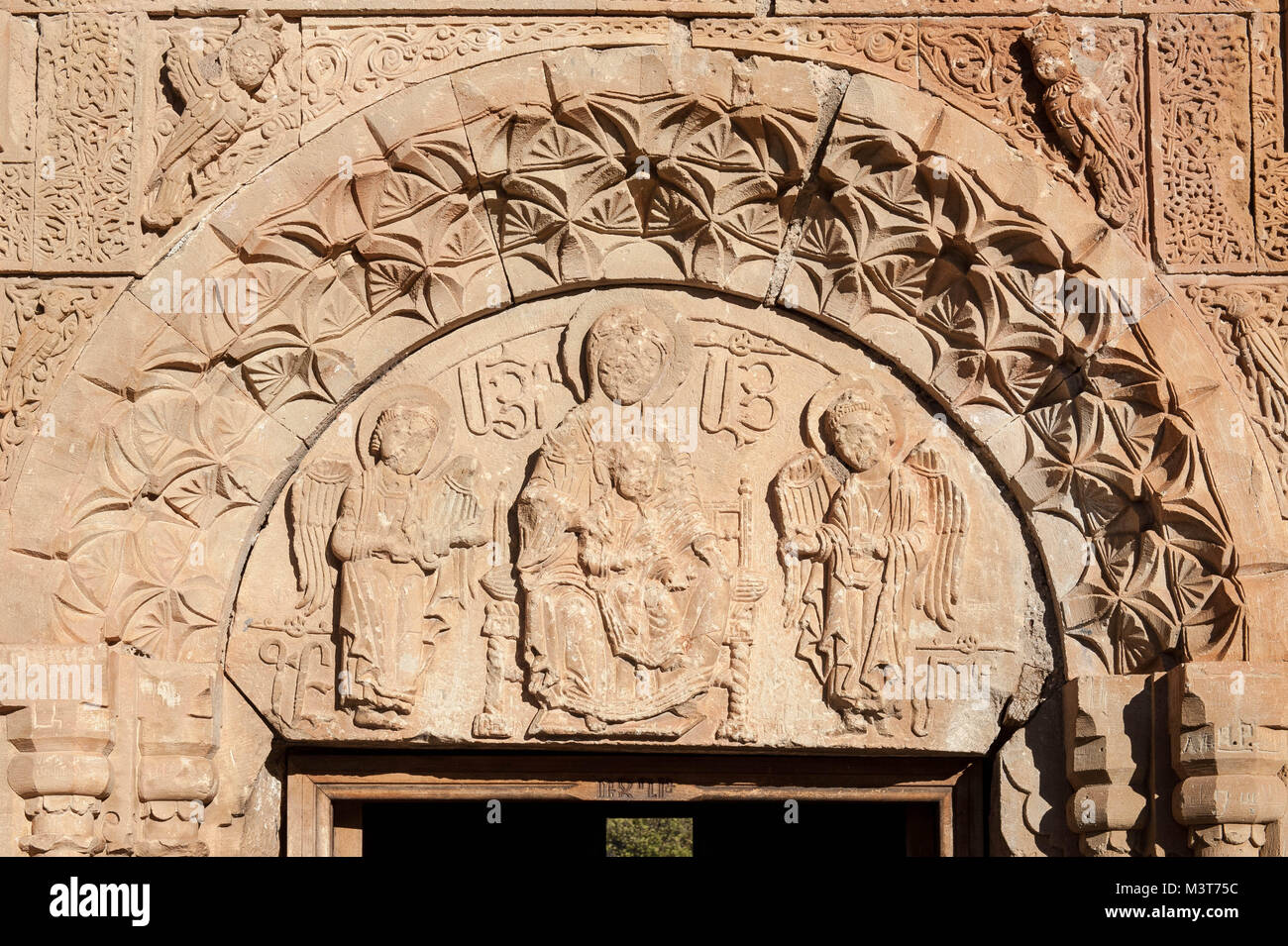 Vista sull'architrave del portone del Noravank, "nuova" del monastero del XIII secolo il monastero armeno. Foto Stock