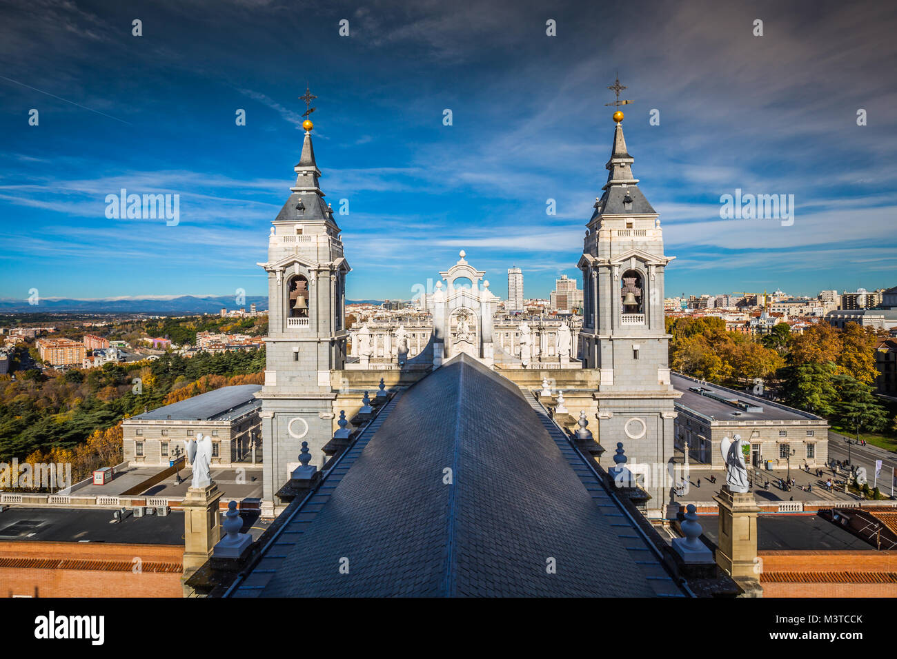 Cattedrale di Santa Maria la Real de La Almudena. Madrid è una popolare destinazione turistica di Europa Foto Stock