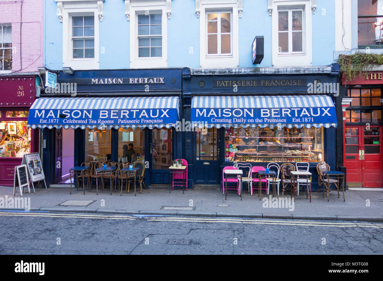 Michele Wade's Maison Bertaux pasticceria francese e sale da tè su Greek Street, Soho, London, W1, Regno Unito Foto Stock