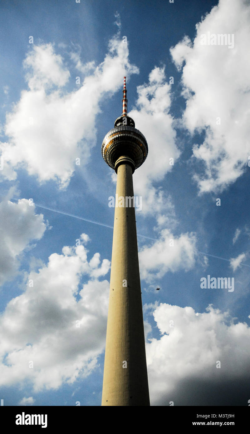 Berlino-aprile 4: Berlino tv tower( Berliner Fernsehturm ) a Berlino,Germania, su aprile 4,2011. Foto Stock