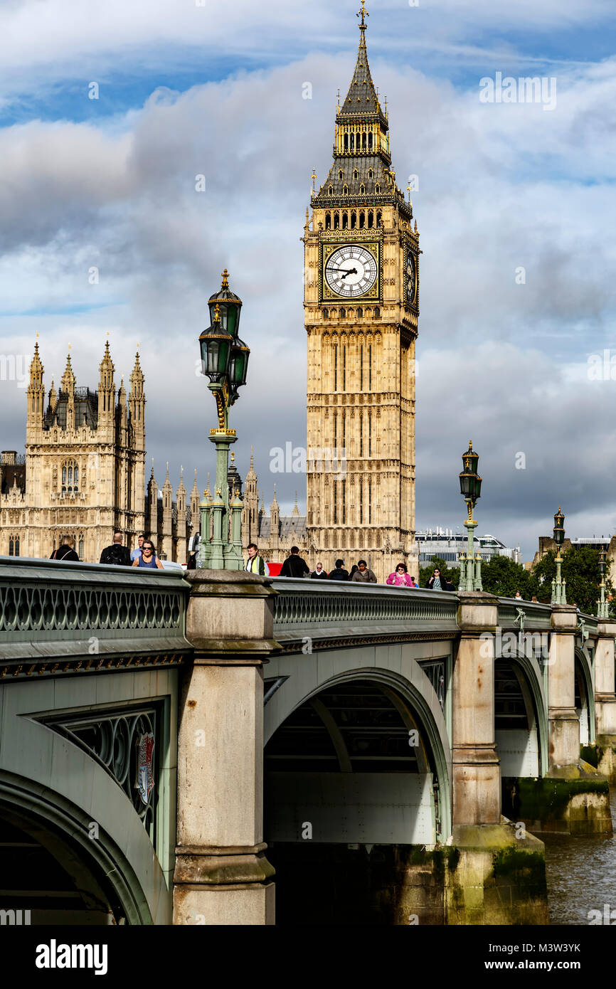 Il Big Ben e Westminster Bridge, London, England, Regno Unito Foto Stock