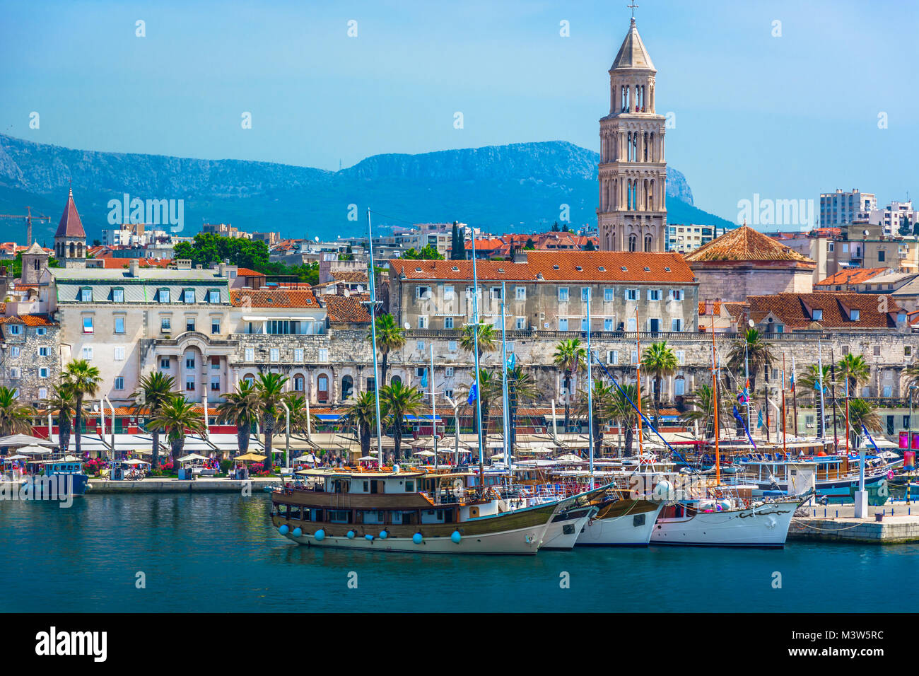 Vista sul mare a Split City nella regione di Dalmazia, Croazia Mediterraneo. Foto Stock
