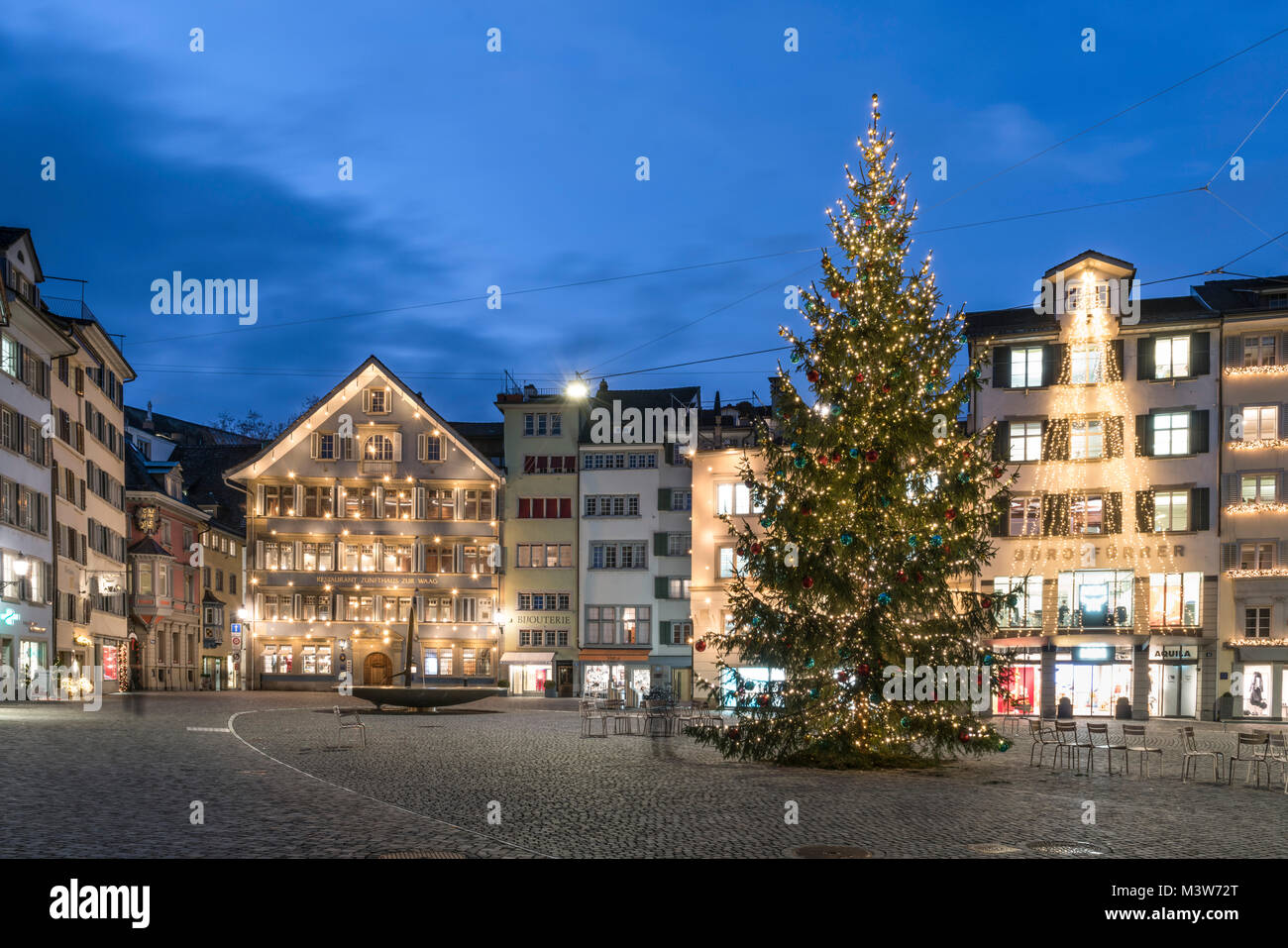 Munster square, Muensterhof, albero di natale, il centro della città vecchia di Zurigo, Svizzera Foto Stock