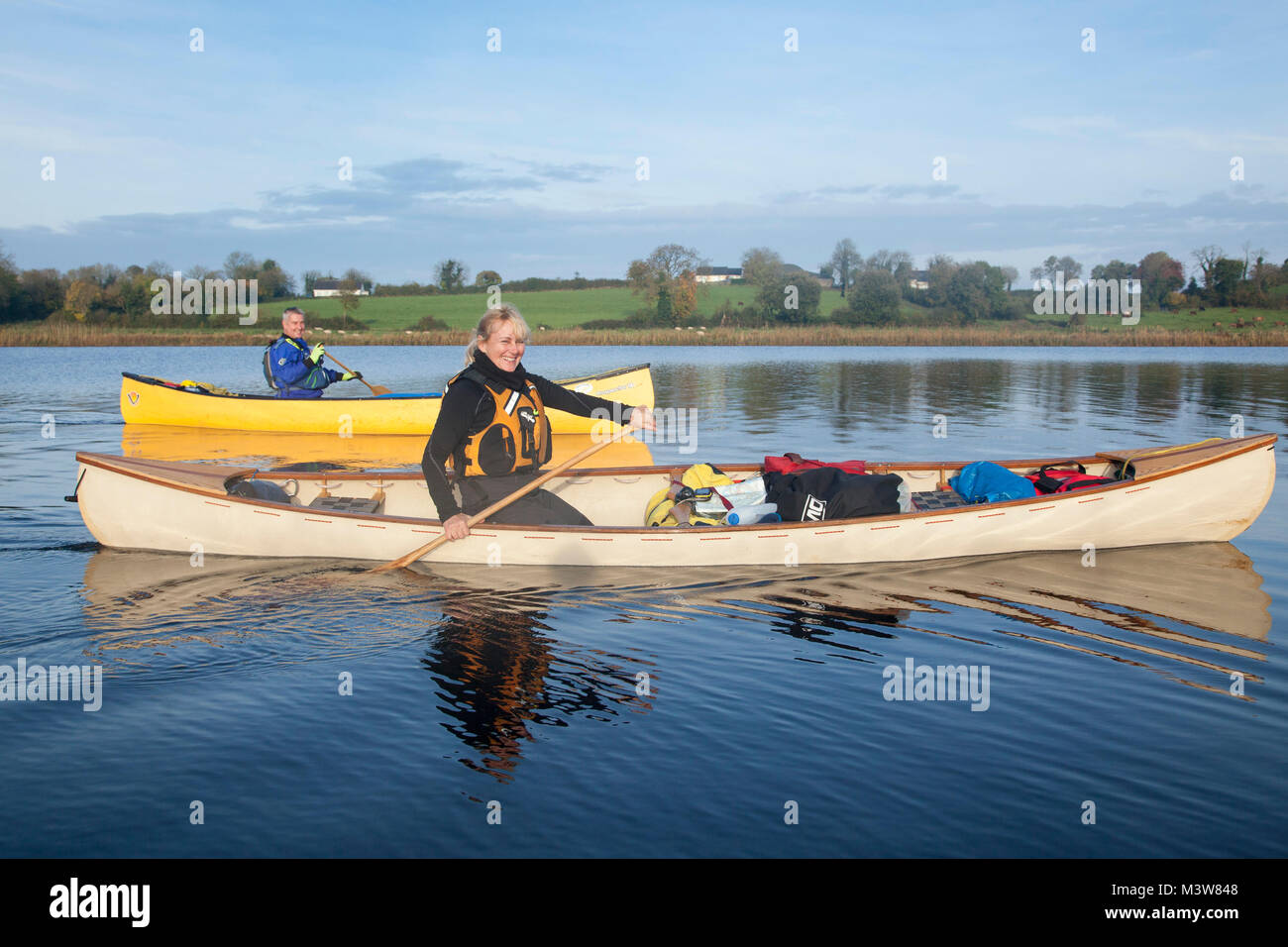 Canottaggio Nei pressi Culky, superiore del Lough Erne, County Fermanagh, Irlanda del Nord. Foto Stock