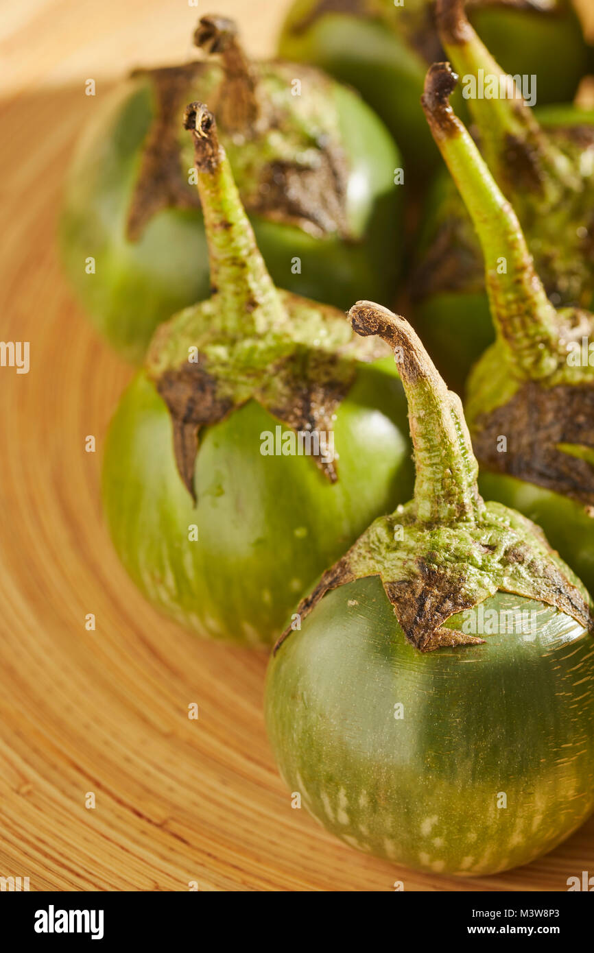 Tutto fresche, materie verde tailandese Melanzane, talvolta chiamato 'Thai Melanzane' Foto Stock