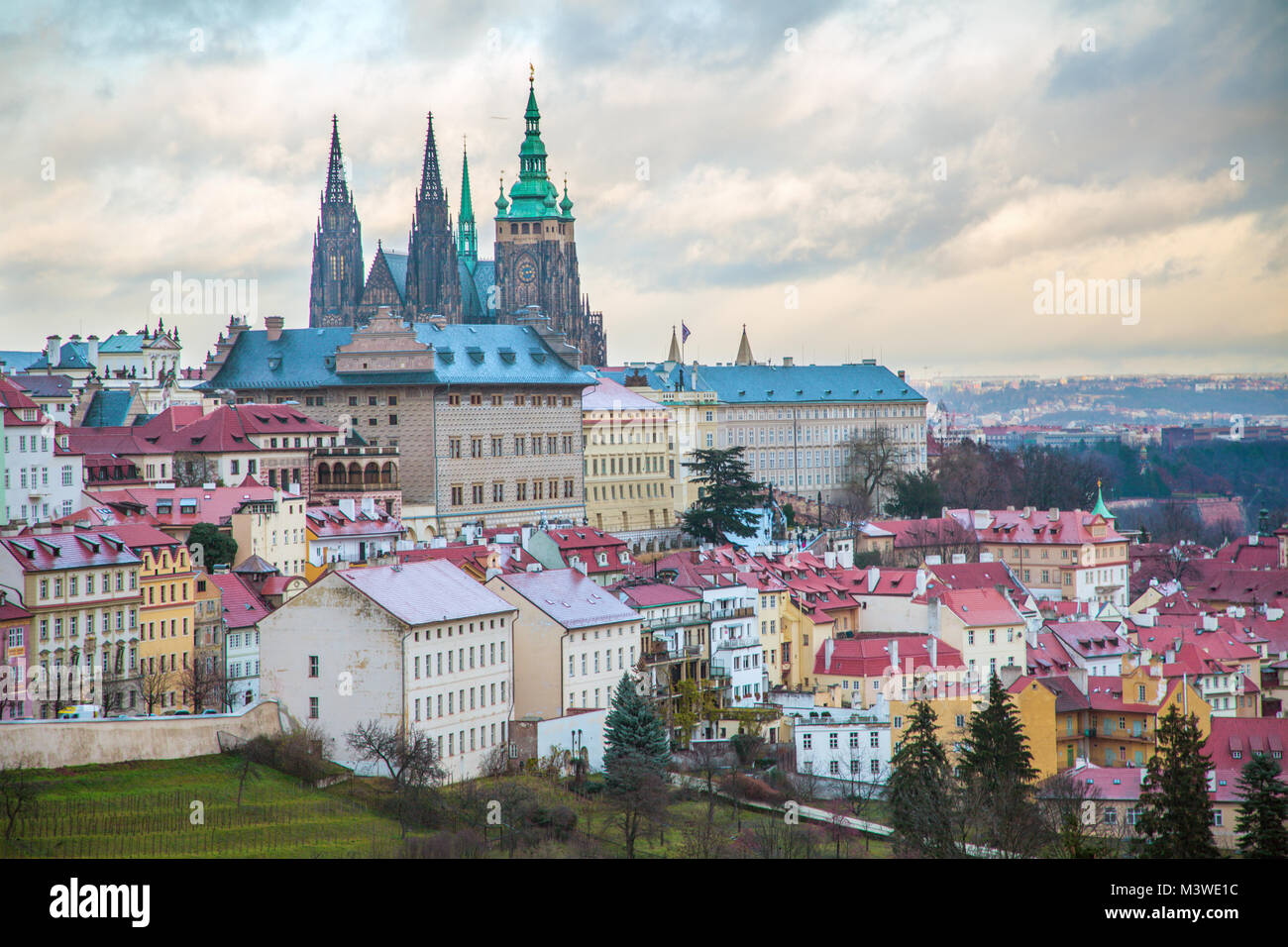 Panorama di Praga con il Castello di Praga Foto Stock