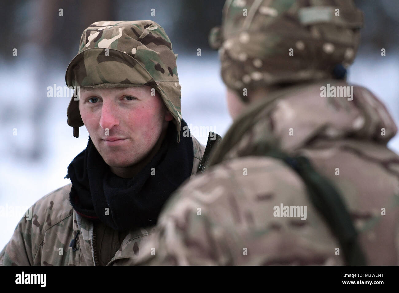 Lance Corporal Alex Hilmer-Hills, 22, (a sinistra) e suo fratello Fusilier Lee Hilmer-Hills, 18, di Pembrokeshire, che stanno entrambi servendo con il 1° Battaglione il Royal Welsh in Estonia, dove le truppe britanniche sono "pronte" a difendere contro una Russia potenzialmente aggressiva accanto agli alleati della NATO. Foto Stock