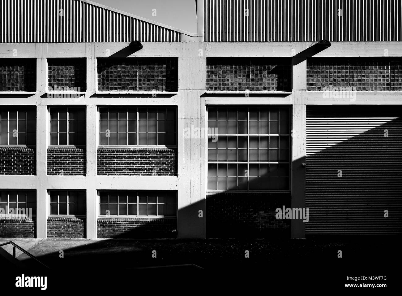 Una fabbrica a Sydney il sobborgo nord, bagnata dal sole al mattino Foto Stock