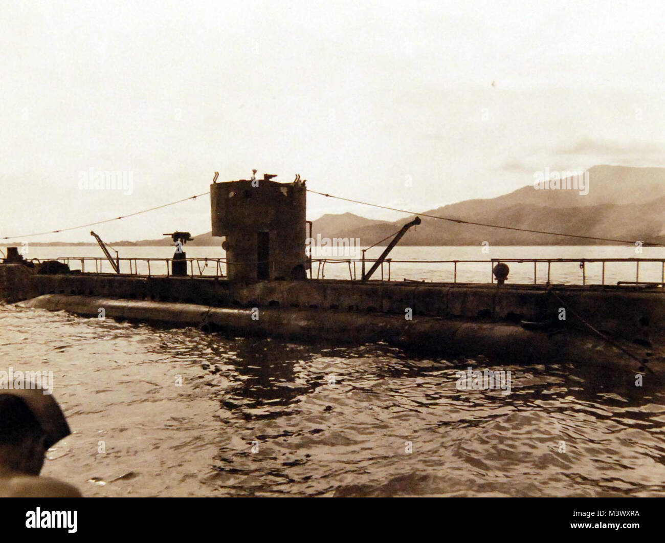 80-G-359795: Invasione Lingayen, Gennaio 1945. Catturato sottomarino giapponese Yu-3 nel Golfo di Lingayen, isole filippine. Fotografia rilasciato a febbraio 1945. Ufficiale DEGLI STATI UNITI Fotografia della marina militare, ora nelle collezioni di archivi nazionali. (2017/12/13). 80-G -359795 39037920471 o Foto Stock