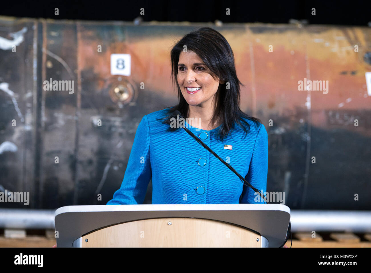 Stati Uniti Ambasciatore presso le Nazioni Unite Nikki Haley parla di prove dell'Iran sulla attività di destabilizzazione in Medio Oriente e in Iran si impegna a coprire le continue violazioni delle risoluzioni delle Nazioni Unite in occasione di una conferenza stampa a base comune Anacostia-Boling dic. 14, 2017. DoD foto di EJ Hersom 171214-D-DB155-001 dal DoD Notizie Foto Foto Stock