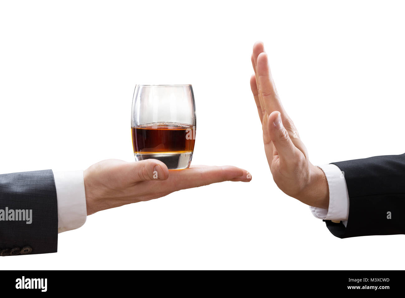 Ragioniere' canto rifiutare un bicchiere di frusta offerti dai Partner su sfondo bianco Foto Stock