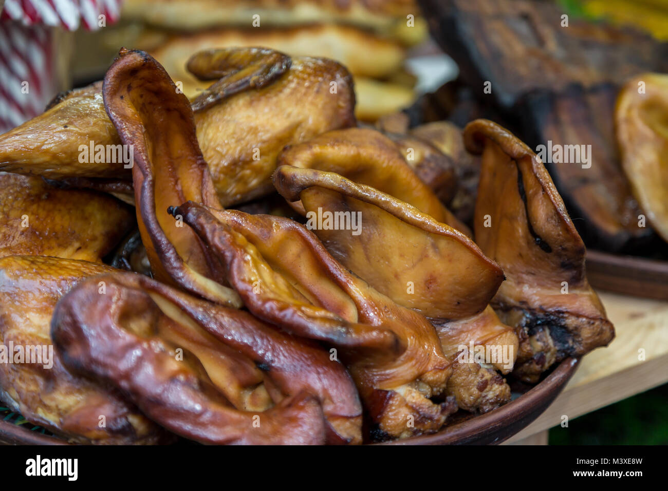 Arrosto di maiale orecchie Foto Stock