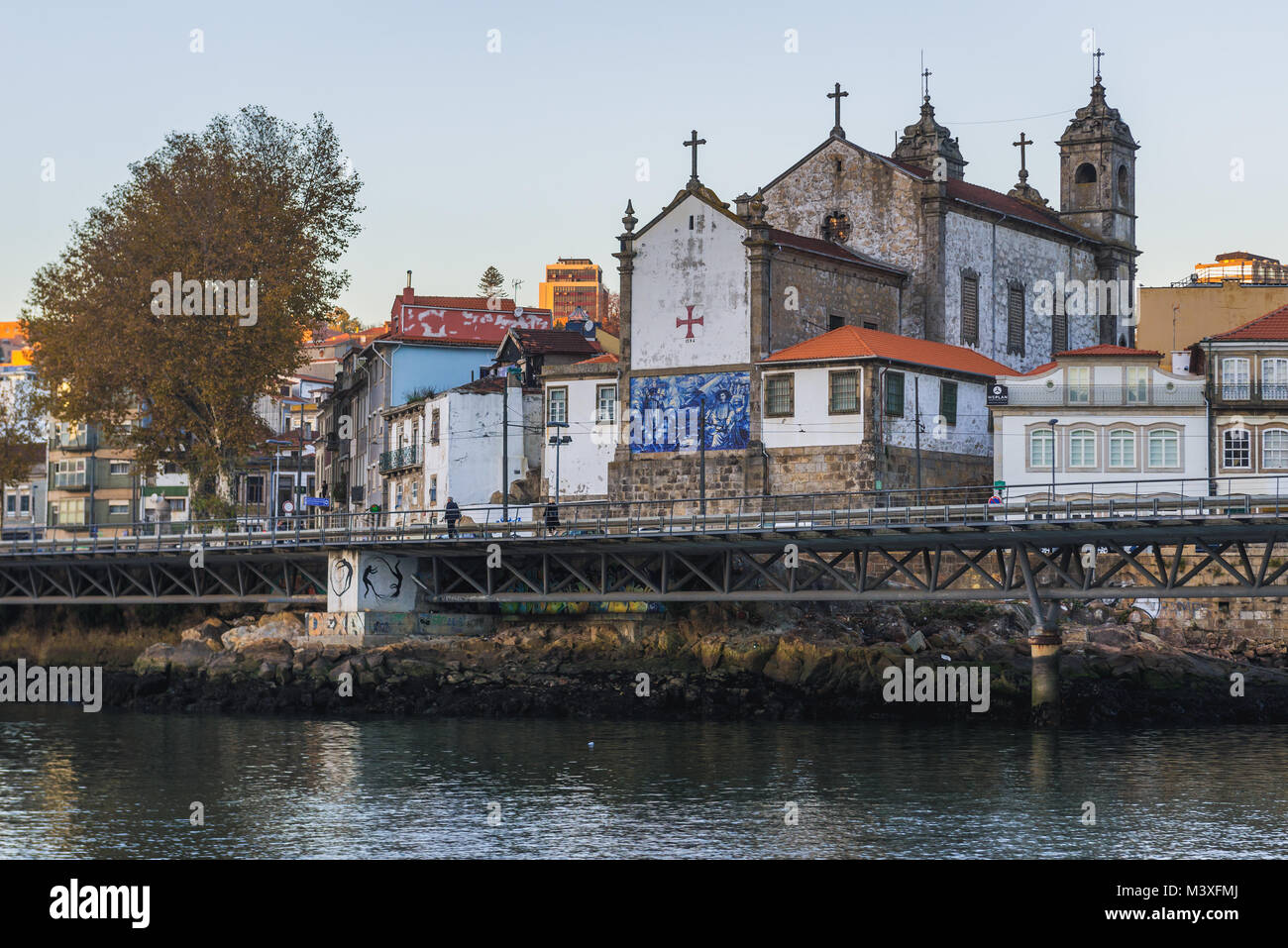 Chiesa della Confraternita delle Anime del santo corpo di Massarelos in porto, la seconda più grande città in Portogallo sulla Penisola Iberica Foto Stock
