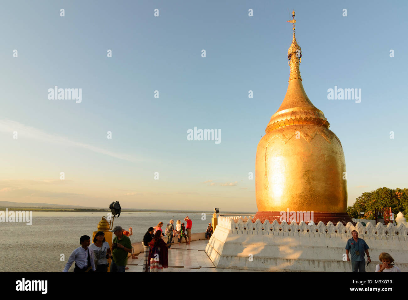 Bagan: Pagoda Bupaya in Old Bagan, Irrawaddy Ayeyarwady (Fiume), , Mandalay Regione, Myanmar (Birmania) Foto Stock