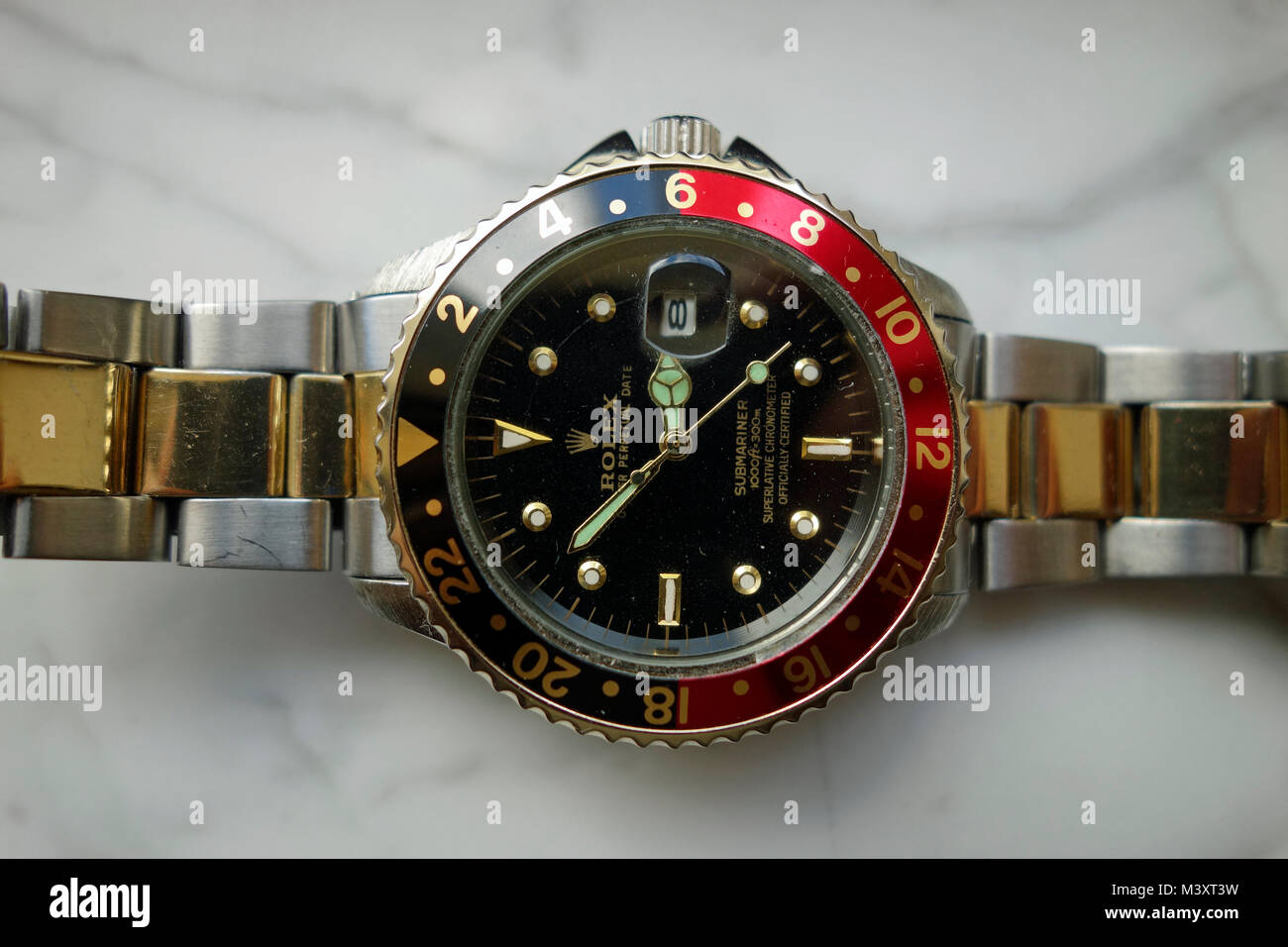 Fake watch immagini e fotografie stock ad alta risoluzione - Alamy