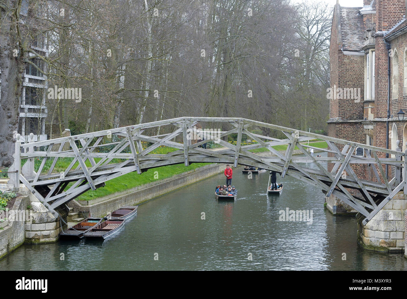 Ponte matematico denominato anche ponte di legno costruito nel 1749 e sterline sul fiume Cam in centro storico di Cambridge, Cambridgeshire, England, Regno Ki Foto Stock