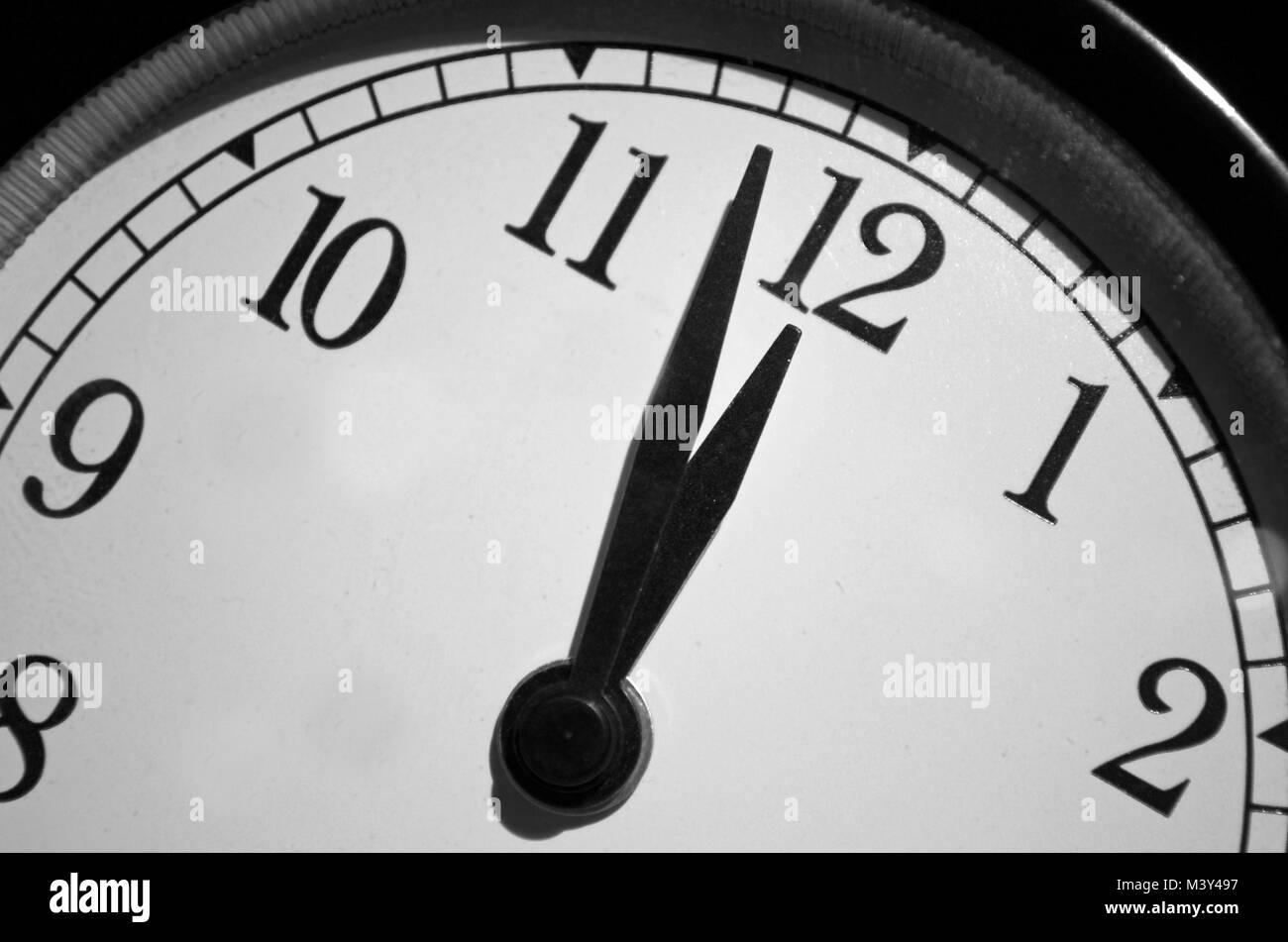 Doomsday Clock fissato a due minuti a mezzanotte Foto Stock