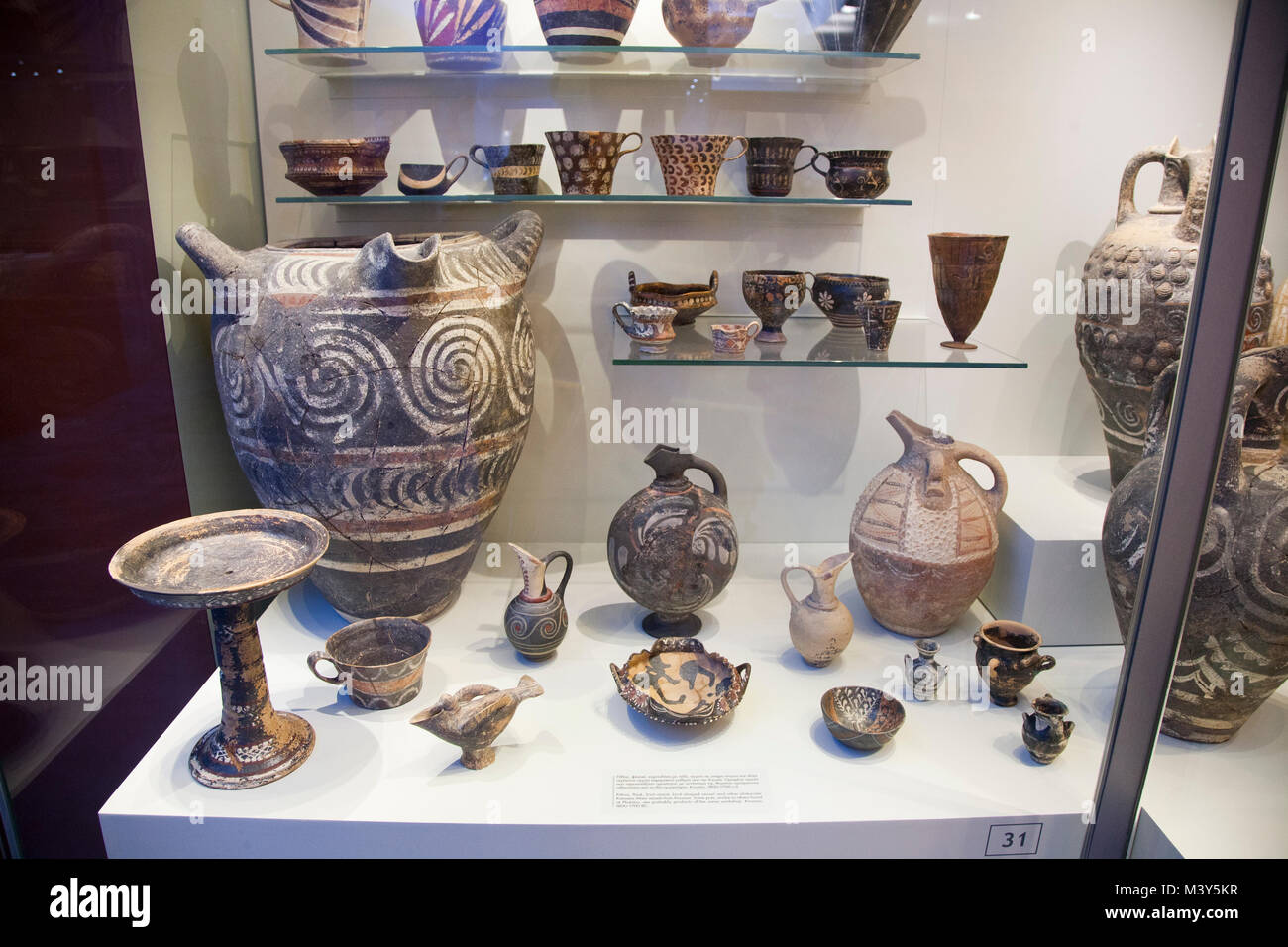 Kamares Ware pescherecci trovati in Knossos datato 1800-1700 BC, Museo Archeologico di Heraklion, Iraklio, isola di Creta, Grecia, Europa Foto Stock