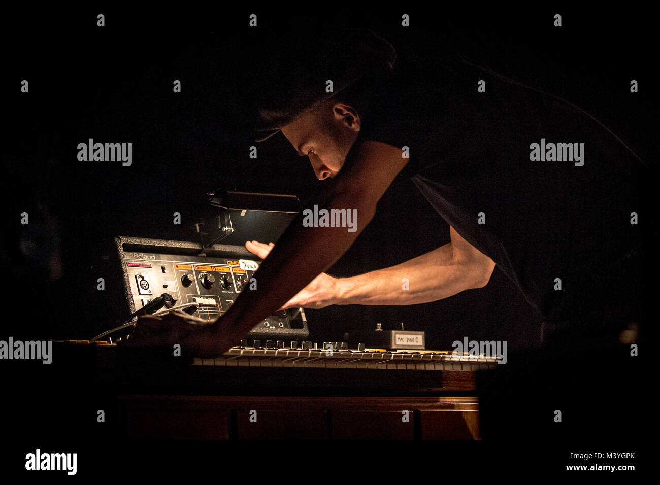 Copenhagen, Danimarca. 12 Feb, 2018. Danimarca Copenhagen - Febbraio 12, 2018. Il musicista tedesco, pianista e compositore Nils Frahm esegue un concerto dal vivo a VEGA in Copenhagen. Credito: Gonzales foto/Alamy Live News Foto Stock