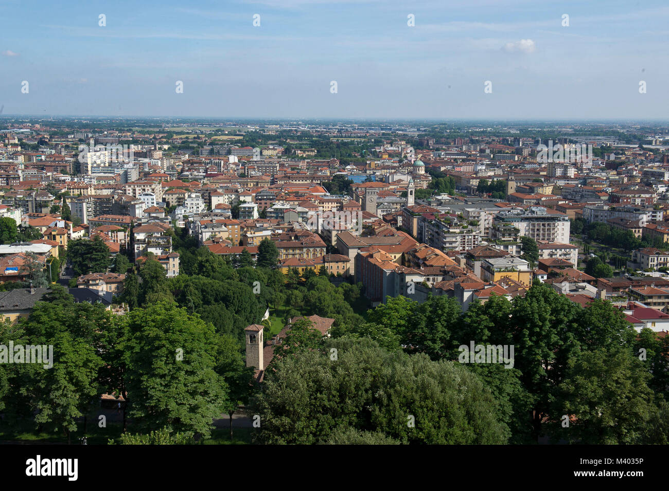 Italia - Lombardia, Bergamo, vista di 'Città Bassa' dai bastioni veneziani, Foto Stock