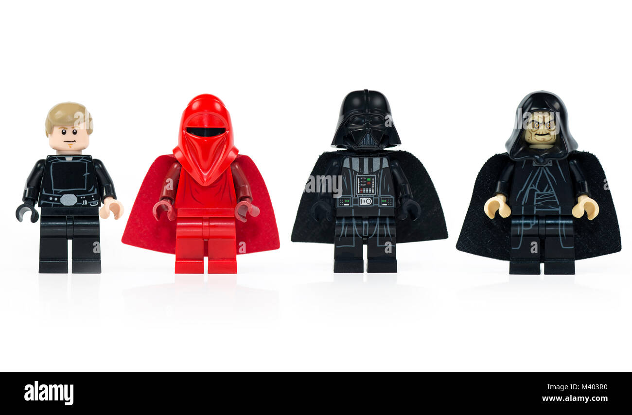 Muenster, Germania - 23 Gennaio 2018: un gruppo di cinque diversi Lego Star Wars mini personaggi isolati su bianco. Foto Stock