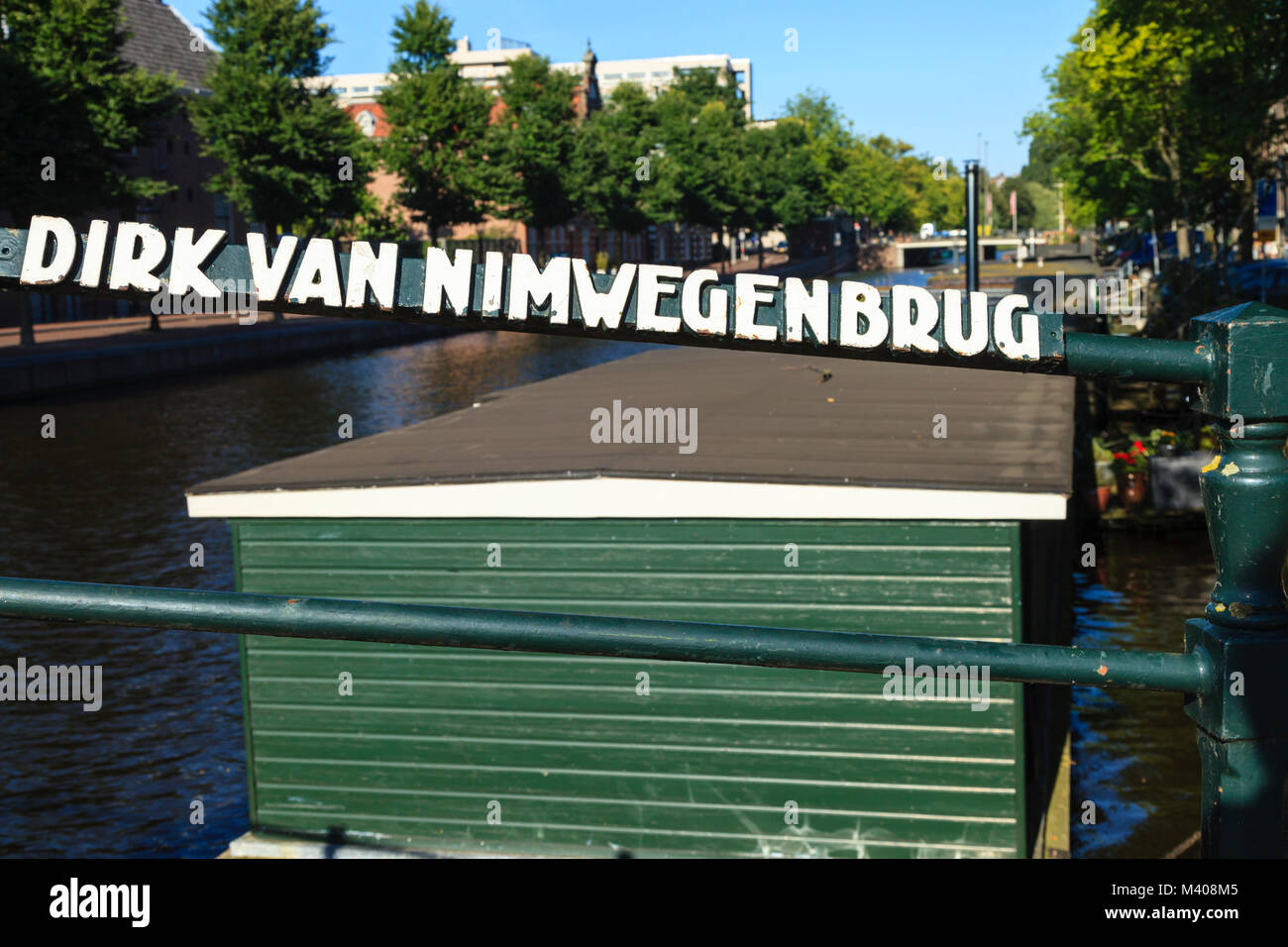 Una targhetta del nome di Dirk Van Nimwegenbrug, uno dei ponti sul Nieuwe Keizersgracht Foto Stock