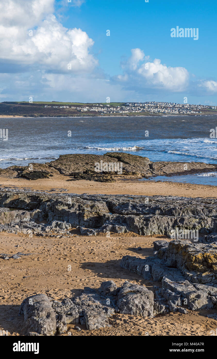 Spiaggia di Newton Porthcawl con vista Ogmore in mare a sud del Galles Foto Stock